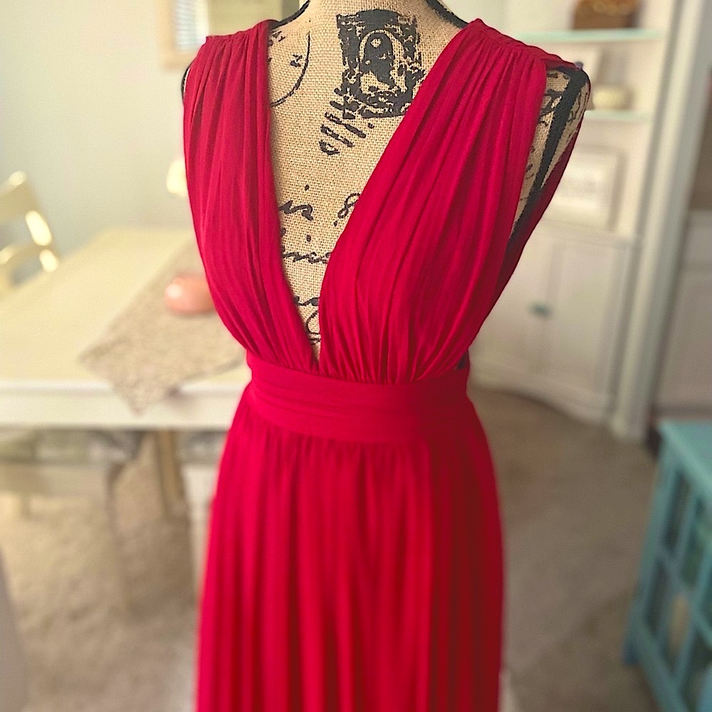 Brand New w/ Tag! Miss Avenue Plunging Scarlett Gown